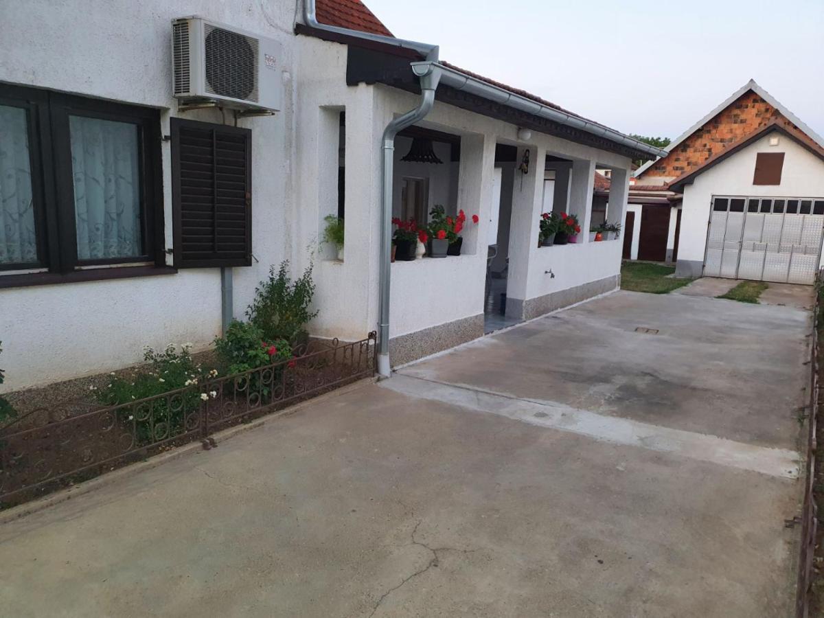 Royal Rose Smestaj Bela Crkva  Εξωτερικό φωτογραφία